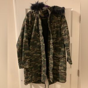Plus Size Camo Print Faux-Fur-Trim Winter Coat